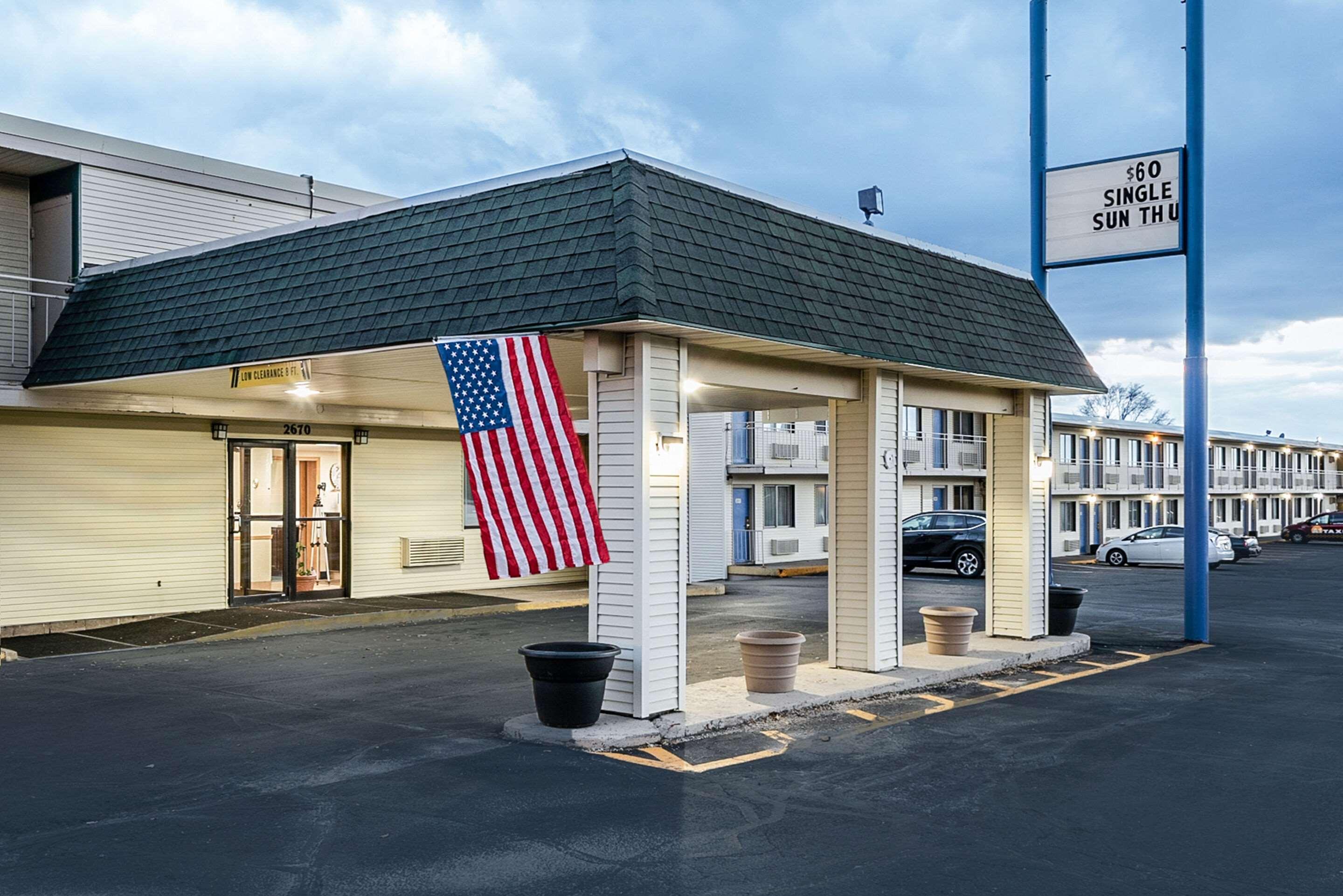 Rodeway Inn Dubuque Exterior foto